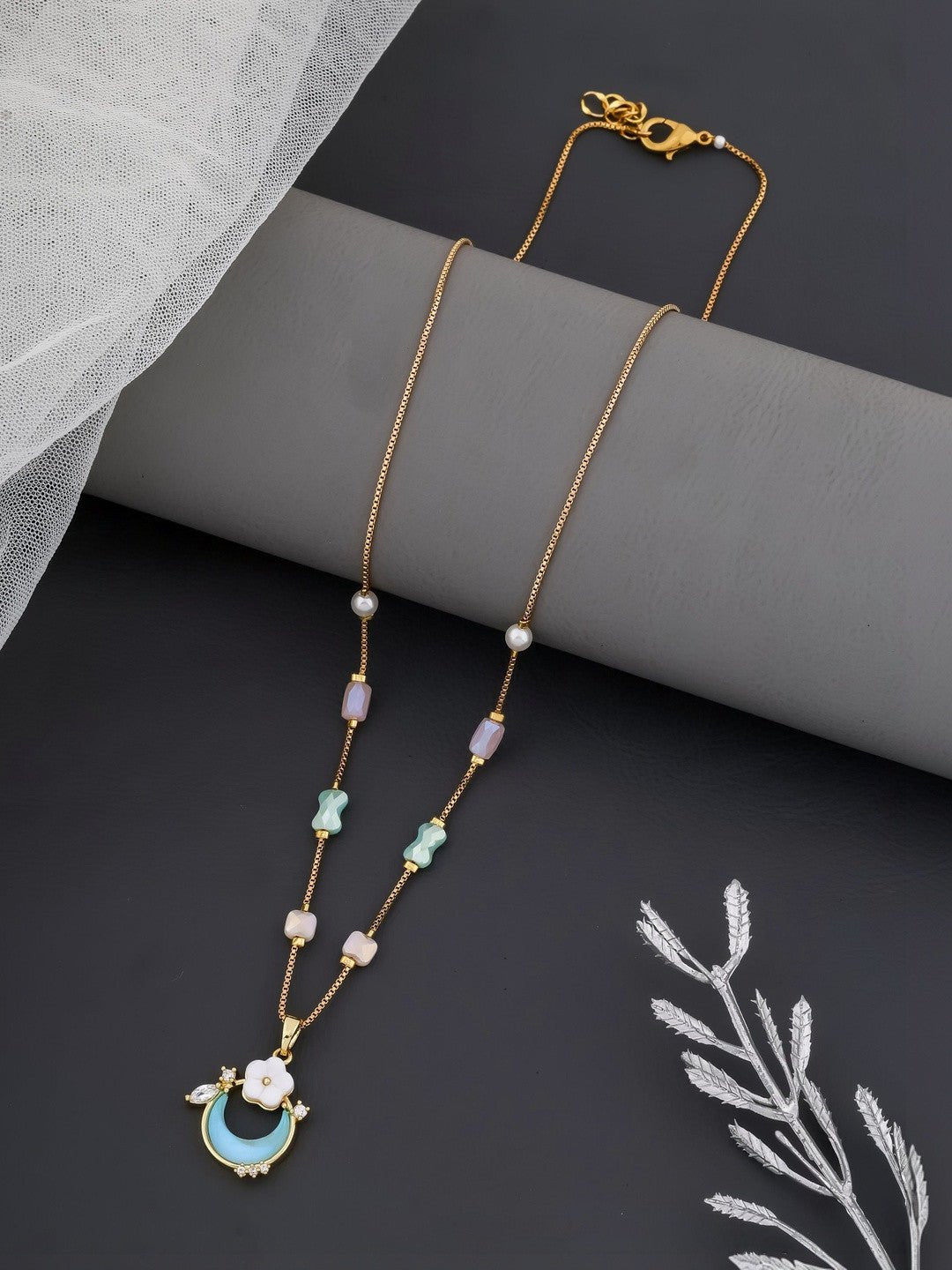 Vergulde messing ketting – Kristallen accent – ​​Boetieksieraden