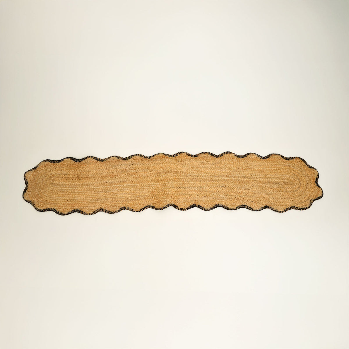 Jute gevlochten tafelloper – houtskool – natuurlijk eetdecor