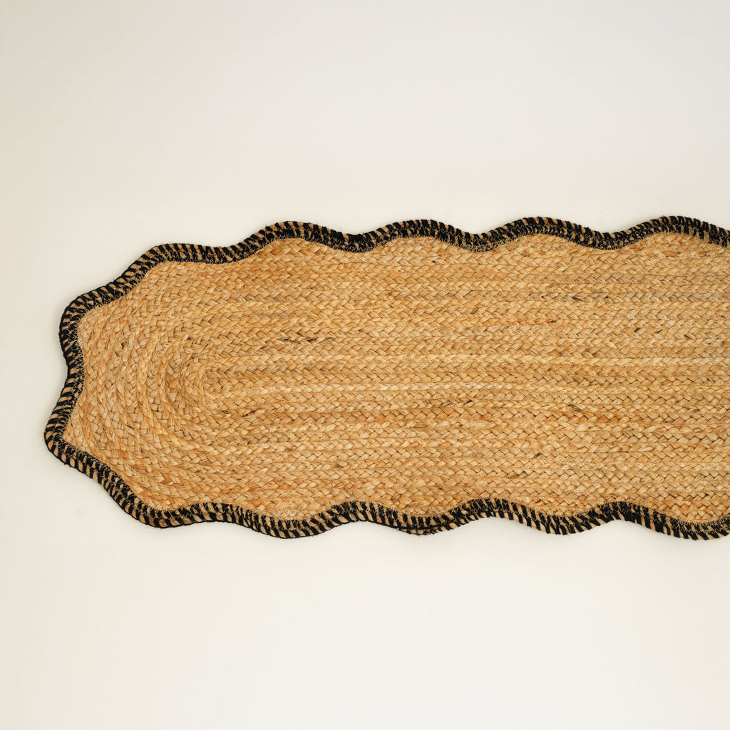 Jute gevlochten tafelloper – houtskool – natuurlijk eetdecor